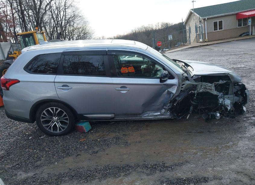 Photo 14 of 2017 Mitsubishi Outlander SE (VIN JA4AZ3A34HZ064029)