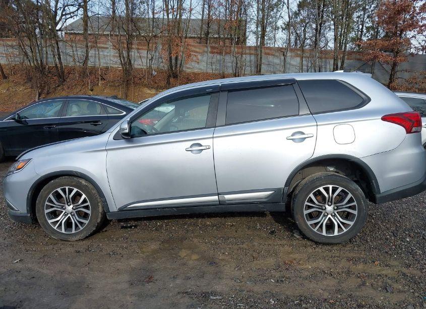 Photo 15 of 2017 Mitsubishi Outlander SE (VIN JA4AZ3A34HZ064029)