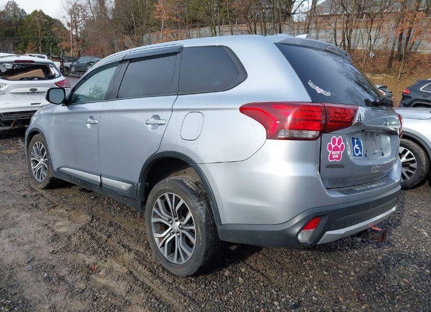 Photo 3 of 2017 Mitsubishi Outlander SE (VIN JA4AZ3A34HZ064029)