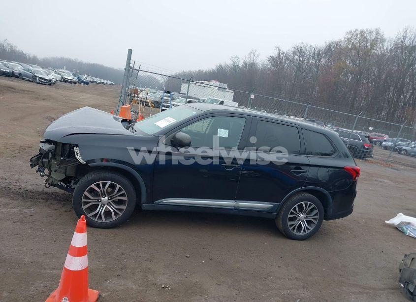 Photo 15 of 2018 Mitsubishi Outlander ES (VIN JA4AZ3A34JZ061721)