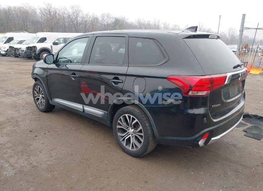Photo 3 of 2018 Mitsubishi Outlander ES (VIN JA4AZ3A34JZ061721)