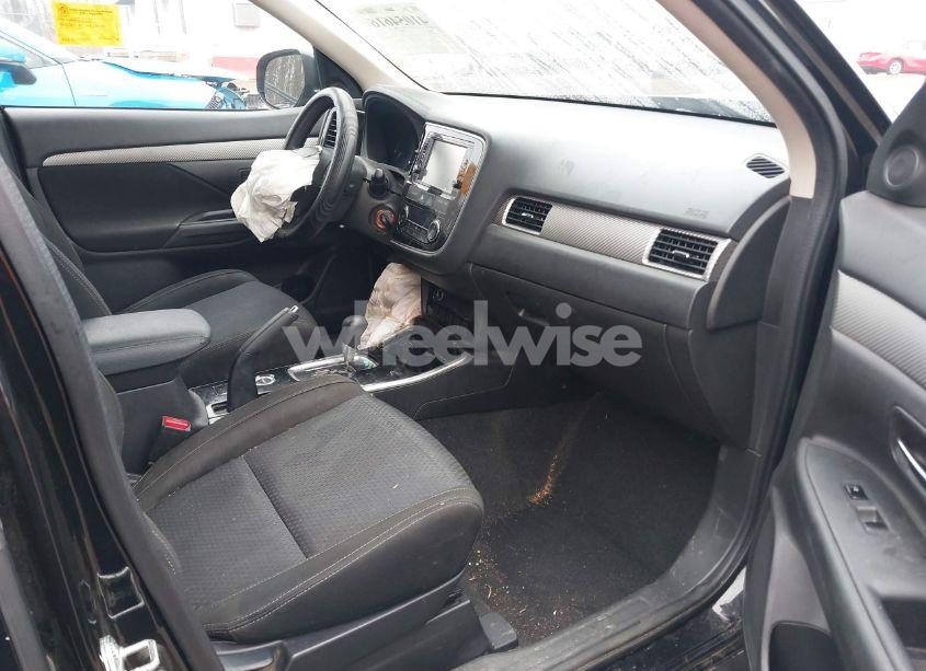 Photo 5 of 2018 Mitsubishi Outlander ES (VIN JA4AZ3A34JZ061721)