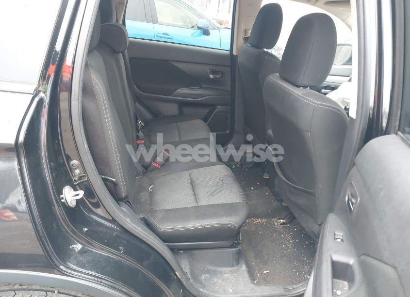 Photo 8 of 2018 Mitsubishi Outlander ES (VIN JA4AZ3A34JZ061721)