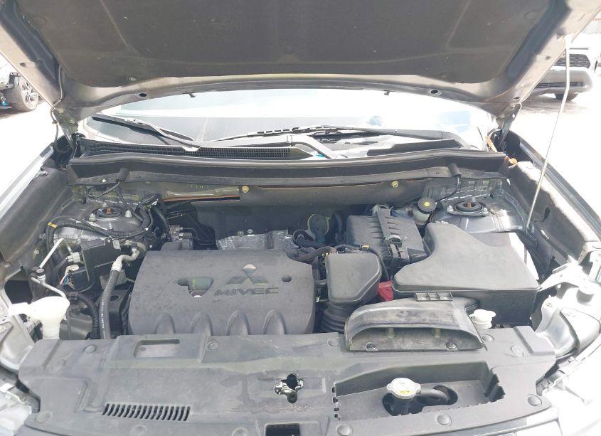 Photo 10 of 2019 Mitsubishi Outlander SE (VIN JA4AZ3A34KZ033712)