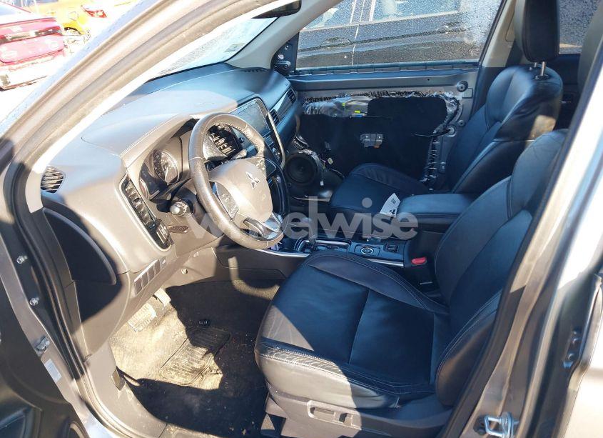 Photo 5 of 2019 Mitsubishi Outlander SEL (VIN JA4AZ3A34KZ041518)