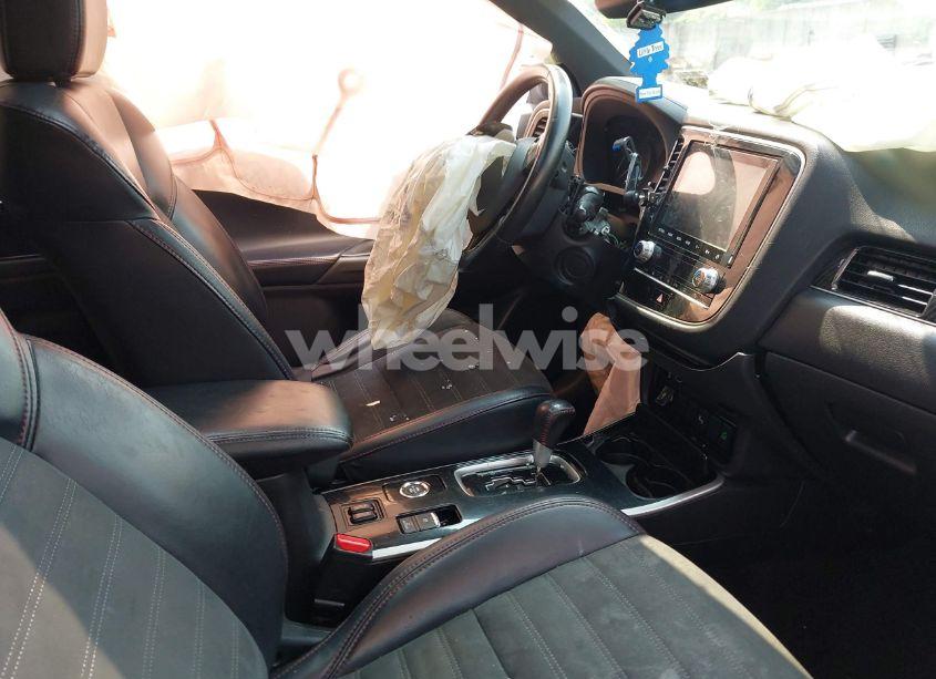 Photo 5 of 2020 Mitsubishi Outlander LE 2.4 S-AWC (VIN JA4AZ3A34LZ004714)