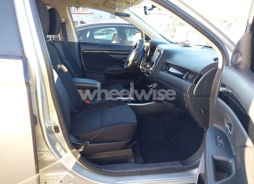 Photo 5 of 2020 Mitsubishi Outlander ES 2.4 S-AWC (VIN JA4AZ3A34LZ026583)