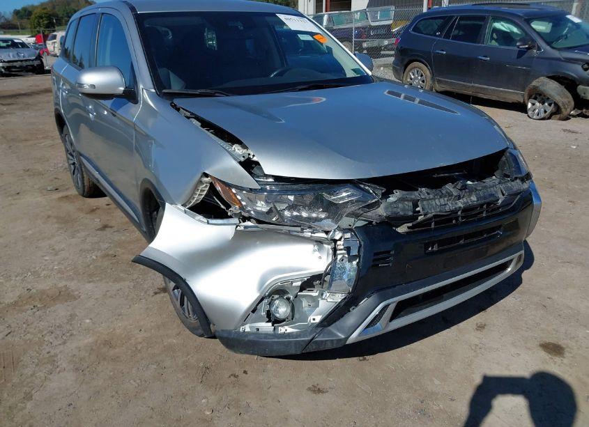 Photo 6 of 2020 Mitsubishi Outlander (VIN JA4AZ3A34LZ047210)