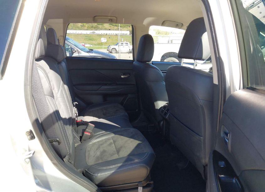 Photo 8 of 2020 Mitsubishi Outlander (VIN JA4AZ3A34LZ047210)