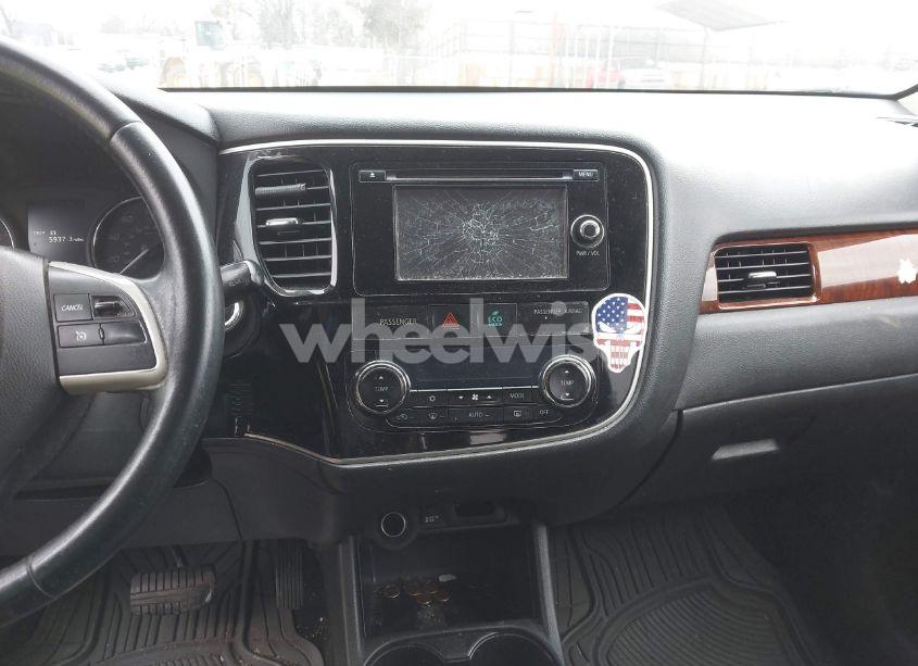 Photo 17 of 2015 Mitsubishi Outlander SE (VIN JA4AZ3A35FZ002328)