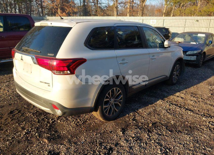 Photo 4 of 2016 Mitsubishi Outlander SE (VIN JA4AZ3A35GZ002508)