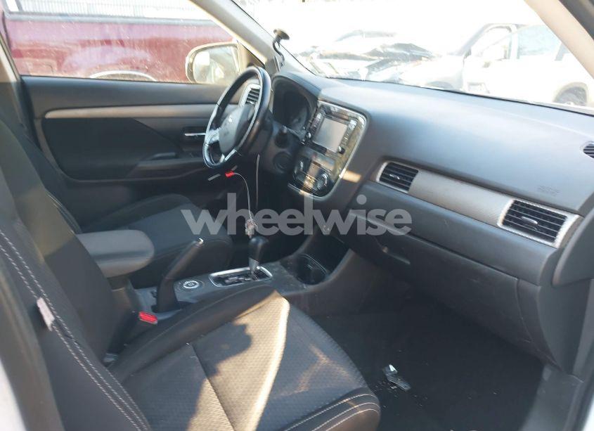 Photo 5 of 2016 Mitsubishi Outlander SE (VIN JA4AZ3A35GZ002508)