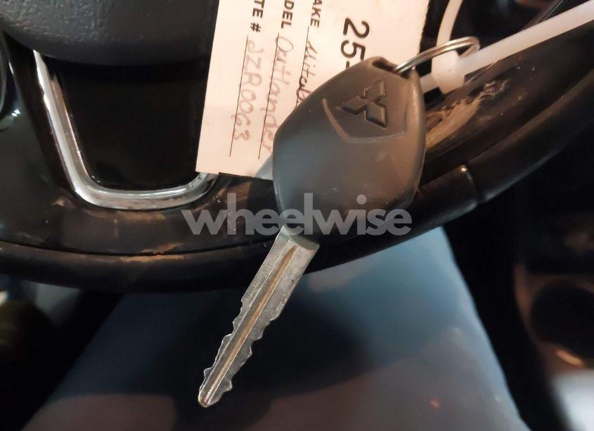 Photo 11 of 2016 Mitsubishi Outlander ES/SE/SEL (VIN JA4AZ3A35GZ014819)