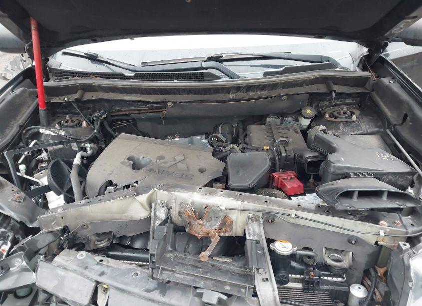 Photo 10 of 2016 Mitsubishi Outlander ES (VIN JA4AZ3A35GZ063700)