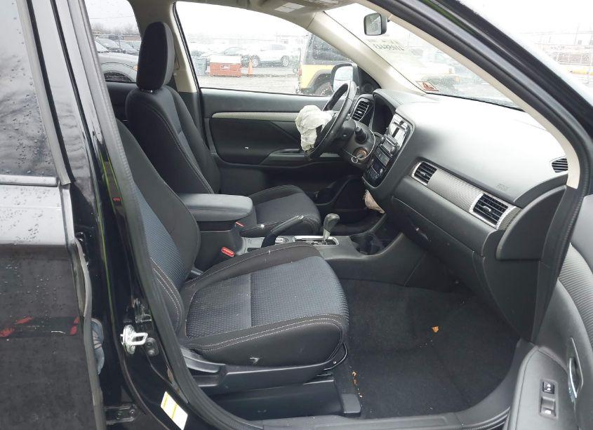 Photo 5 of 2016 Mitsubishi Outlander ES (VIN JA4AZ3A35GZ063700)