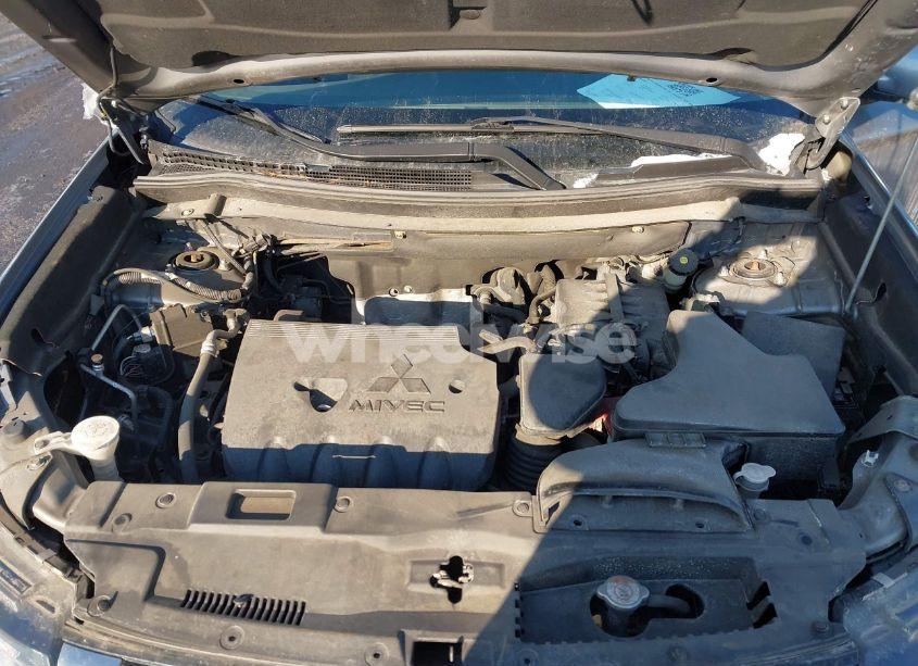 Photo 10 of 2018 Mitsubishi Outlander SE (VIN JA4AZ3A35JJ003454)