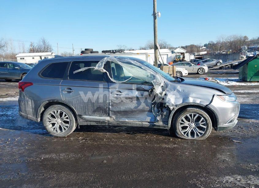 Photo 13 of 2018 Mitsubishi Outlander SE (VIN JA4AZ3A35JJ003454)