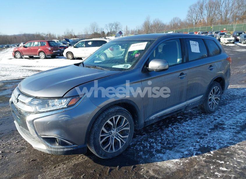 Photo 2 of 2018 Mitsubishi Outlander SE (VIN JA4AZ3A35JJ003454)