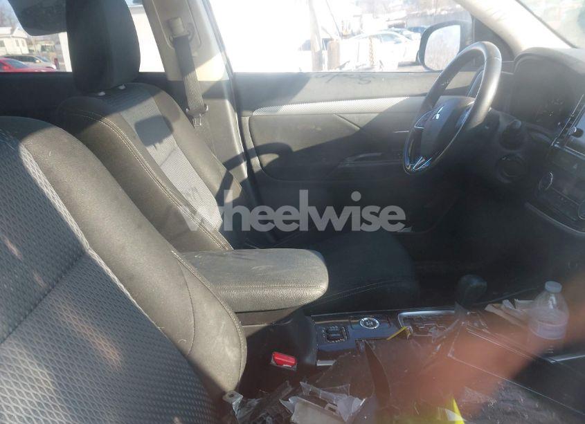 Photo 5 of 2018 Mitsubishi Outlander SE (VIN JA4AZ3A35JJ003454)