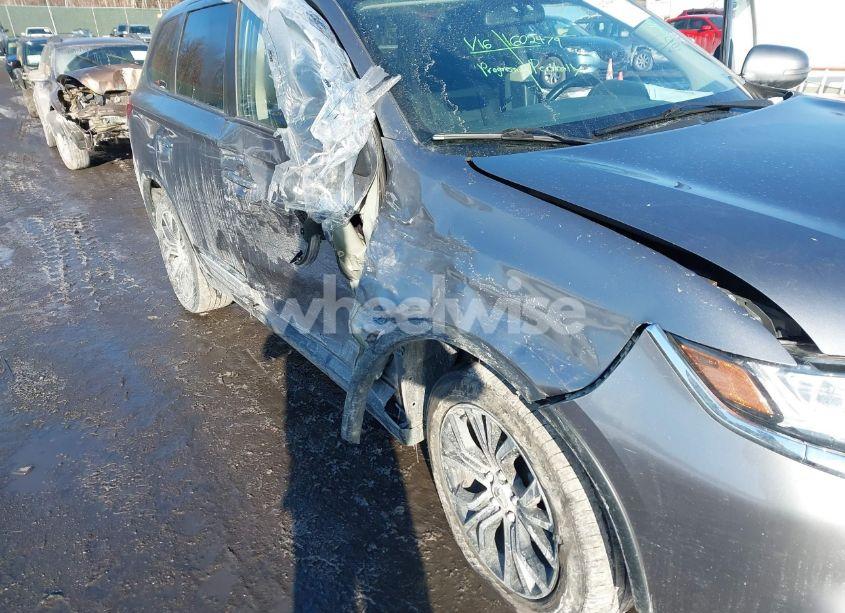 Photo 6 of 2018 Mitsubishi Outlander SE (VIN JA4AZ3A35JJ003454)