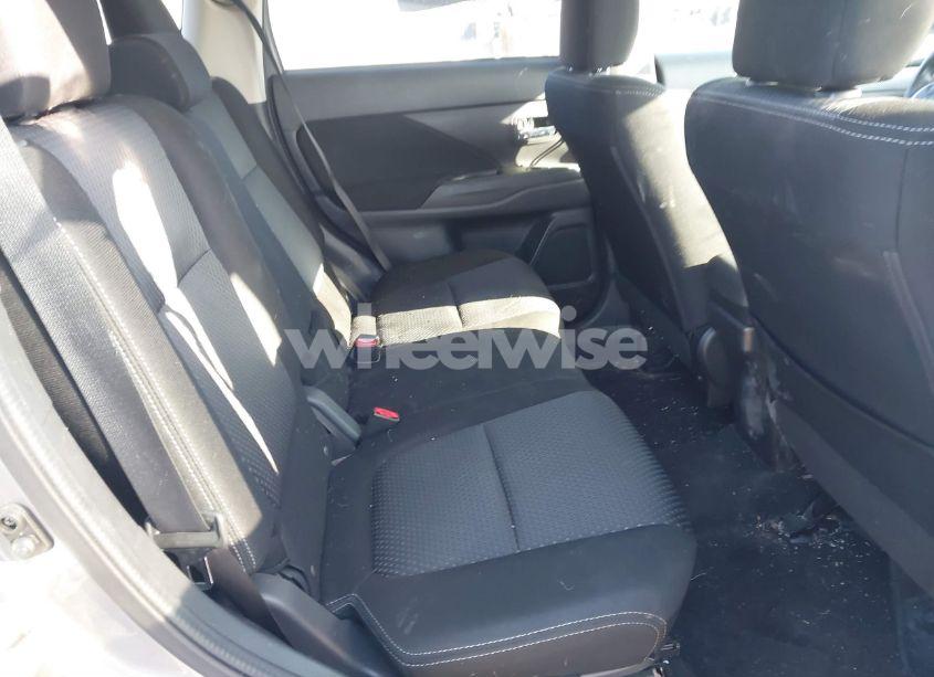 Photo 8 of 2018 Mitsubishi Outlander SE (VIN JA4AZ3A35JJ003454)