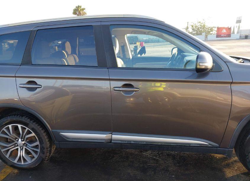 Photo 13 of 2018 Mitsubishi Outlander SE/SEL (VIN JA4AZ3A35JZ009787)