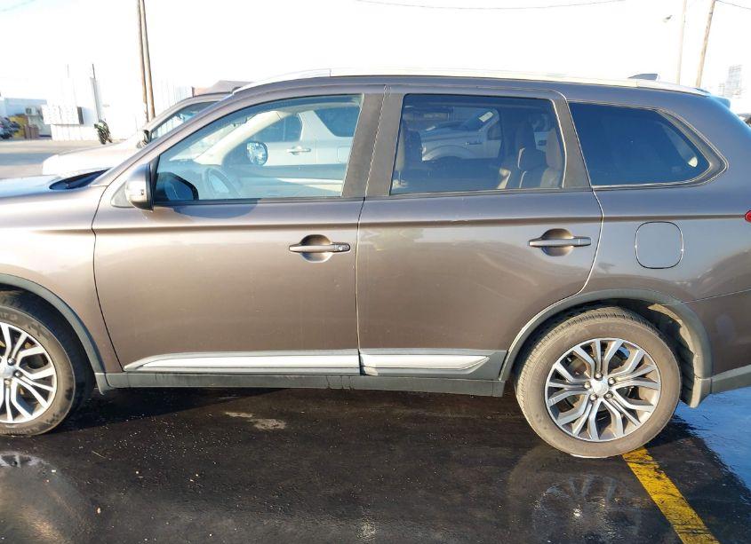 Photo 14 of 2018 Mitsubishi Outlander SE/SEL (VIN JA4AZ3A35JZ009787)