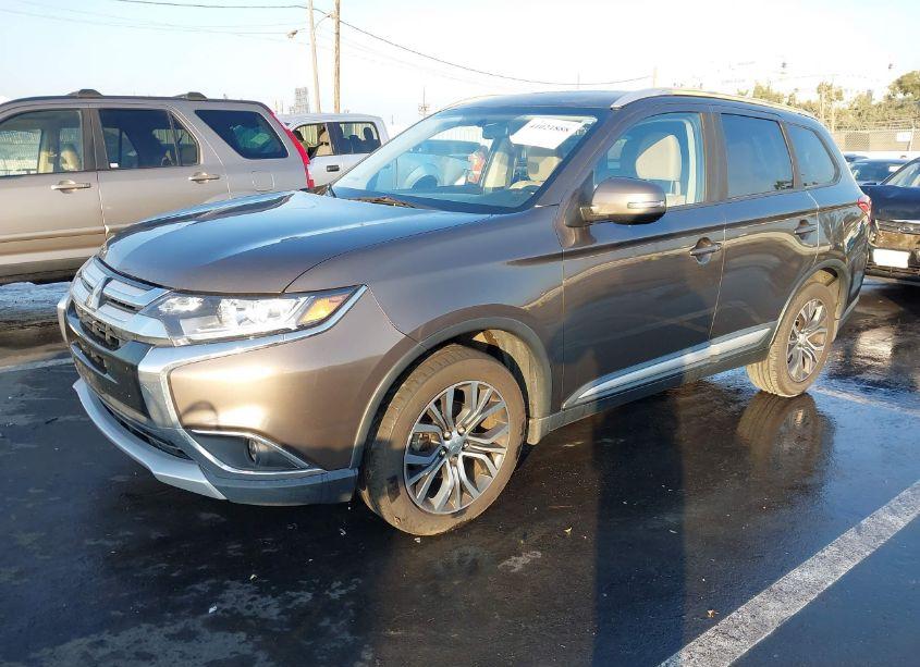 Photo 2 of 2018 Mitsubishi Outlander SE/SEL (VIN JA4AZ3A35JZ009787)