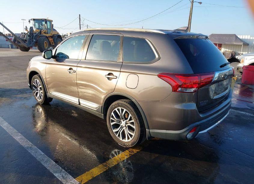 Photo 3 of 2018 Mitsubishi Outlander SE/SEL (VIN JA4AZ3A35JZ009787)