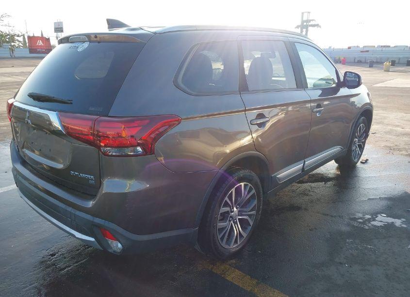 Photo 4 of 2018 Mitsubishi Outlander SE/SEL (VIN JA4AZ3A35JZ009787)