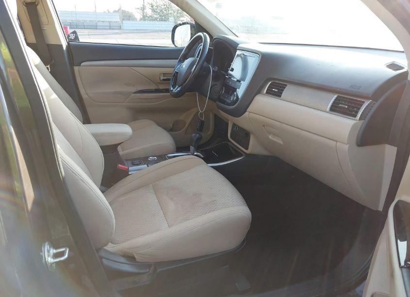 Photo 5 of 2018 Mitsubishi Outlander SE/SEL (VIN JA4AZ3A35JZ009787)
