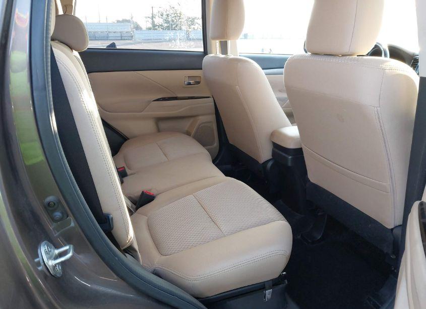 Photo 8 of 2018 Mitsubishi Outlander SE/SEL (VIN JA4AZ3A35JZ009787)