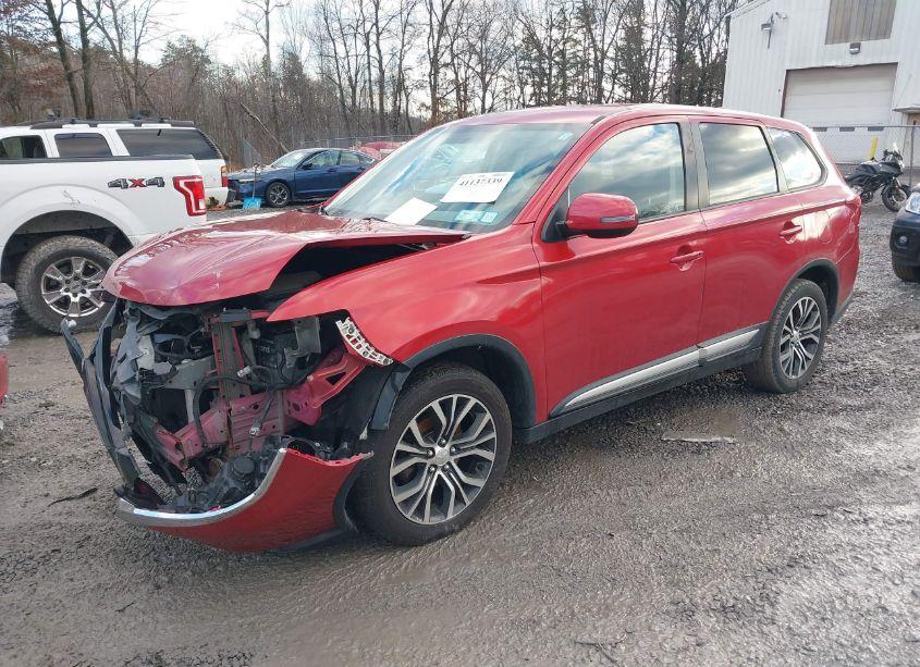 Photo 2 of 2018 Mitsubishi Outlander SE (VIN JA4AZ3A35JZ037122)