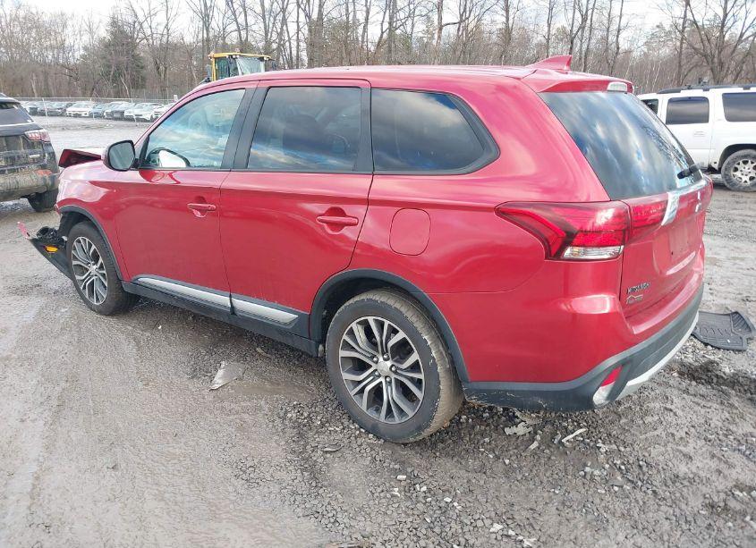 Photo 3 of 2018 Mitsubishi Outlander SE (VIN JA4AZ3A35JZ037122)