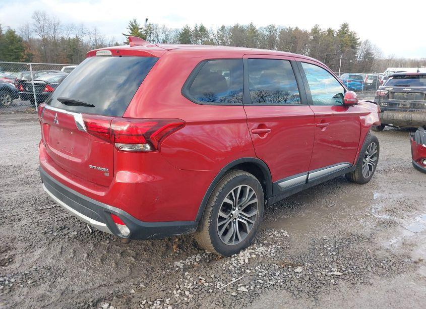 Photo 4 of 2018 Mitsubishi Outlander SE (VIN JA4AZ3A35JZ037122)