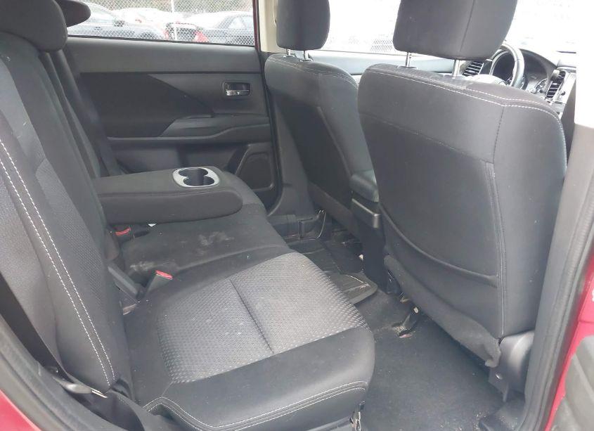 Photo 8 of 2018 Mitsubishi Outlander SE (VIN JA4AZ3A35JZ037122)