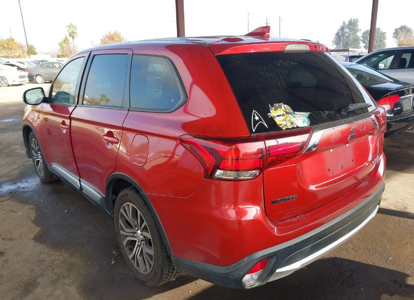 Photo 3 of 2018 Mitsubishi Outlander SE (VIN JA4AZ3A35JZ041056)