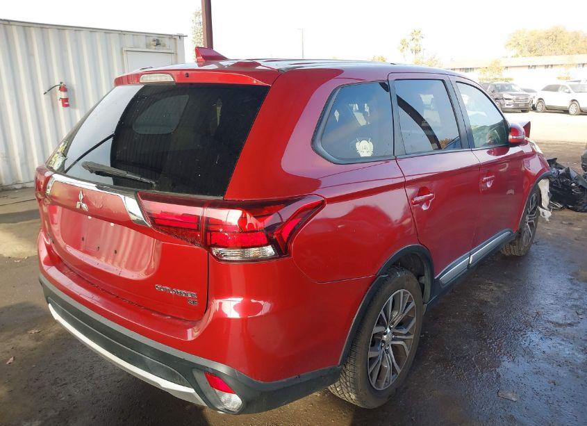 Photo 4 of 2018 Mitsubishi Outlander SE (VIN JA4AZ3A35JZ041056)