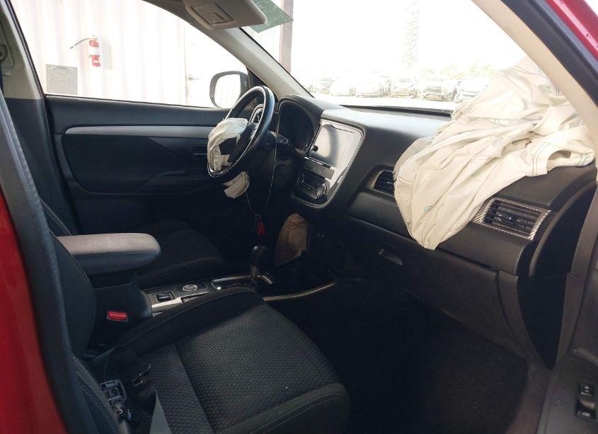 Photo 5 of 2018 Mitsubishi Outlander SE (VIN JA4AZ3A35JZ041056)