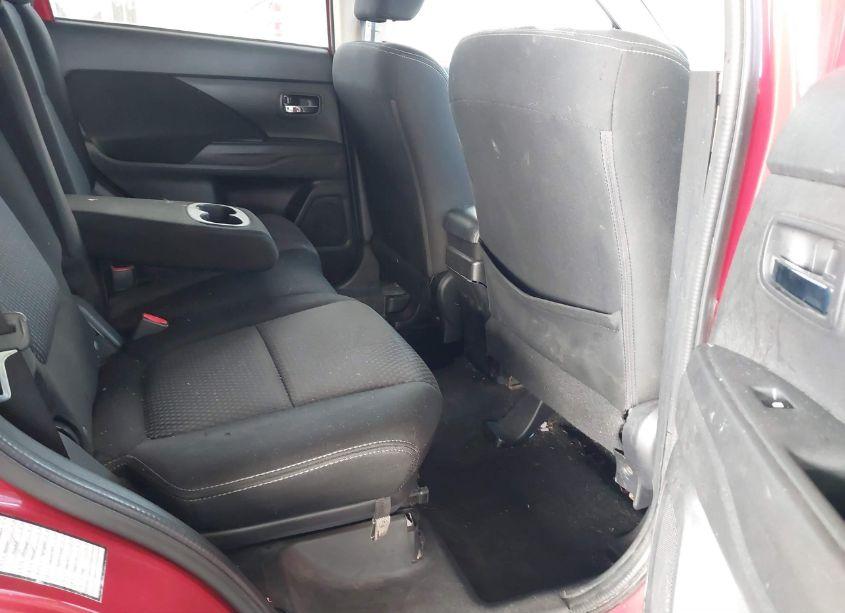 Photo 8 of 2018 Mitsubishi Outlander SE (VIN JA4AZ3A35JZ041056)