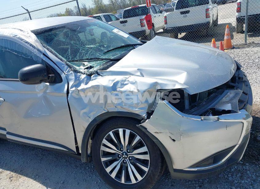 Photo 6 of 2019 Mitsubishi Outlander ES (VIN JA4AZ3A35KZ003568)