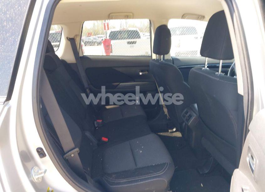 Photo 8 of 2019 Mitsubishi Outlander ES (VIN JA4AZ3A35KZ003568)