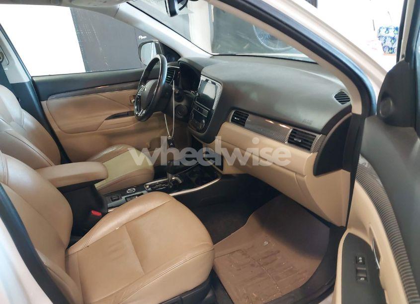 Photo 5 of 2019 Mitsubishi Outlander SEL (VIN JA4AZ3A35KZ023268)