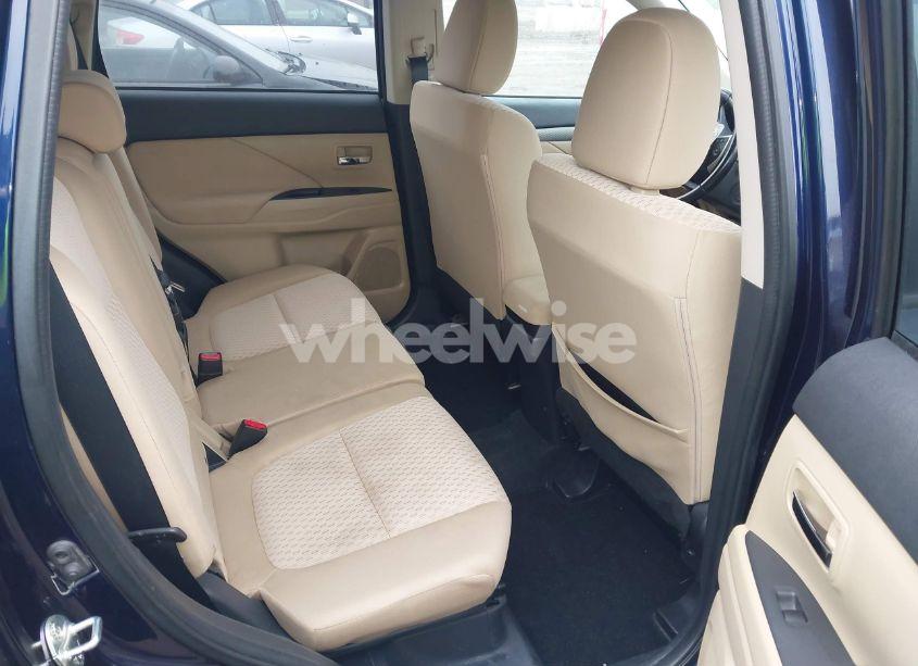 Photo 8 of 2014 Mitsubishi Outlander SE (VIN JA4AZ3A36EZ016155)