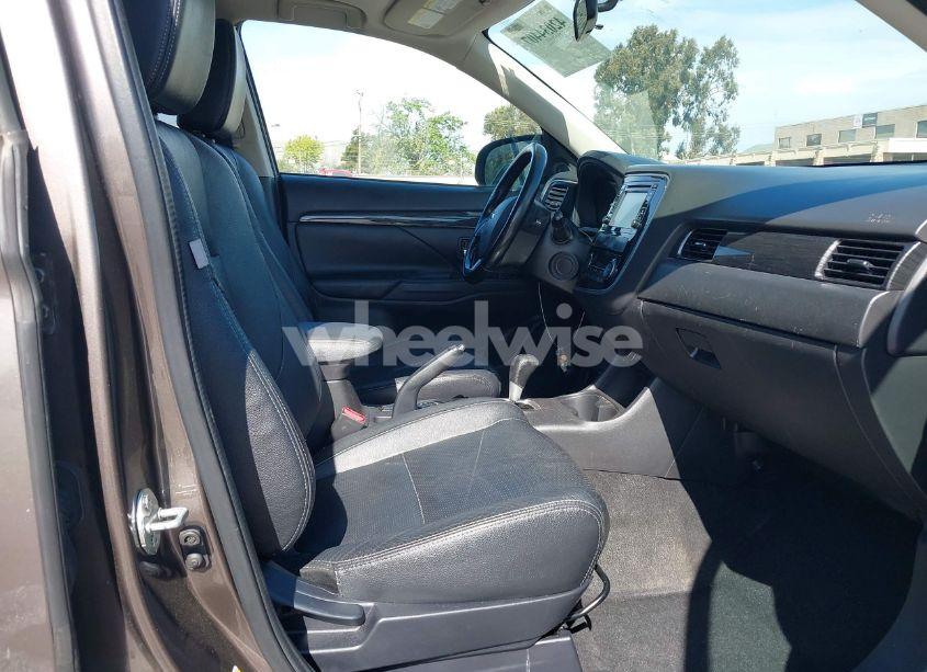 Photo 5 of 2016 Mitsubishi Outlander ES/SE/SEL (VIN JA4AZ3A36GZ018927)