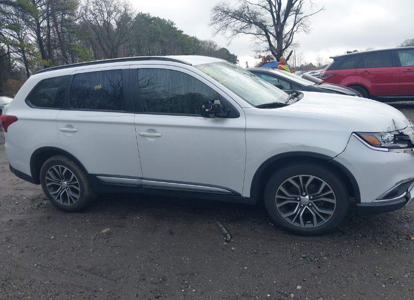 Photo 13 of 2016 Mitsubishi Outlander SEL (VIN JA4AZ3A36GZ024145)