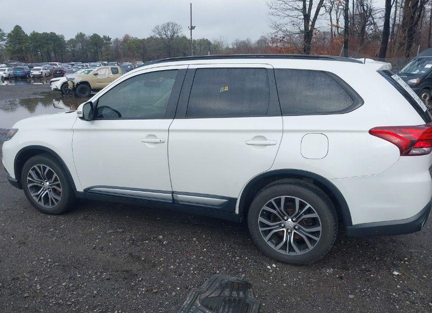Photo 14 of 2016 Mitsubishi Outlander SEL (VIN JA4AZ3A36GZ024145)
