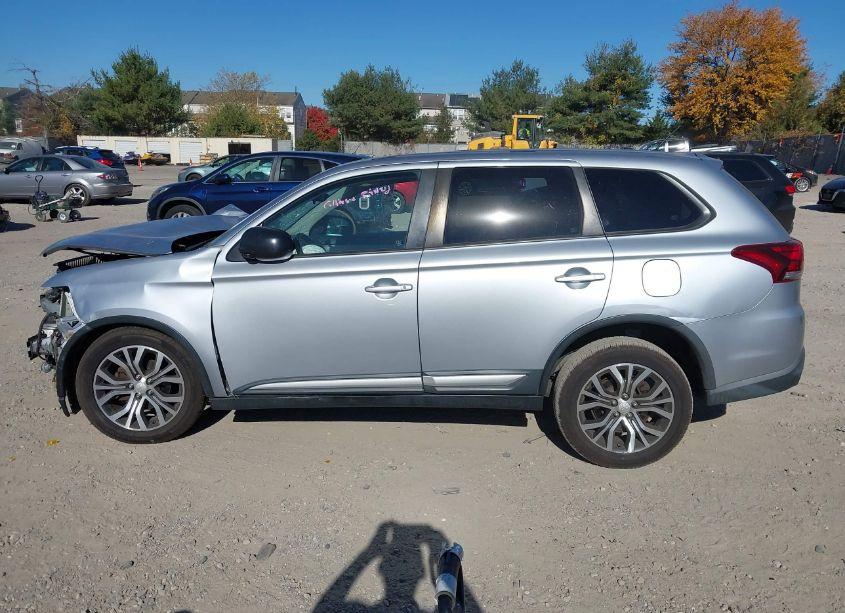 Photo 14 of 2016 Mitsubishi Outlander ES (VIN JA4AZ3A36GZ040863)