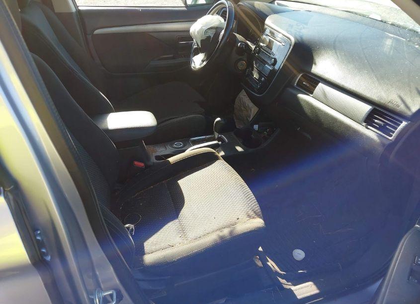 Photo 5 of 2016 Mitsubishi Outlander ES (VIN JA4AZ3A36GZ040863)