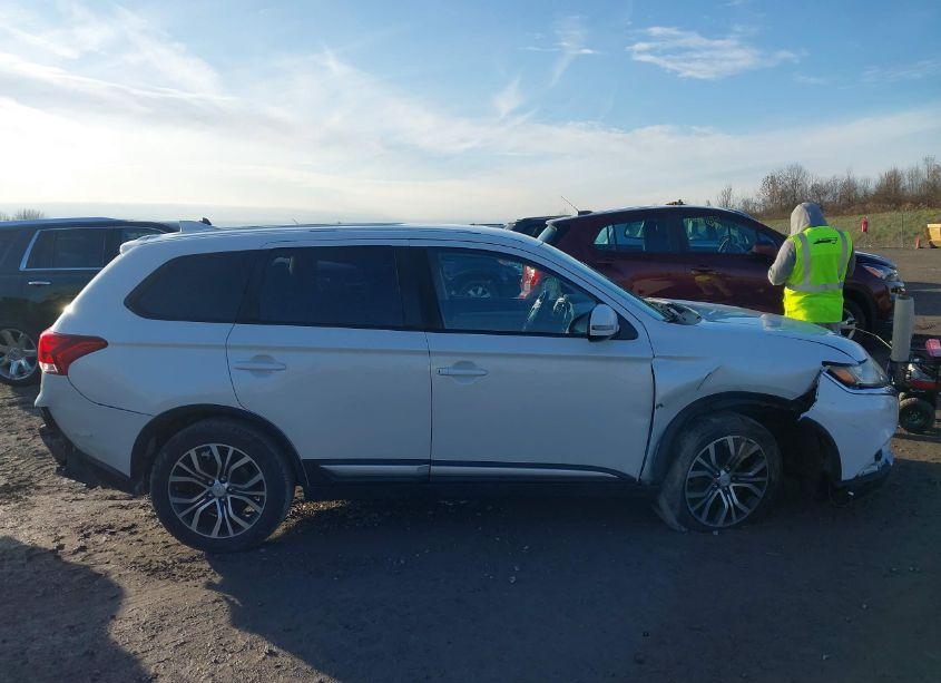 Photo 13 of 2017 Mitsubishi Outlander SE (VIN JA4AZ3A36HZ053551)